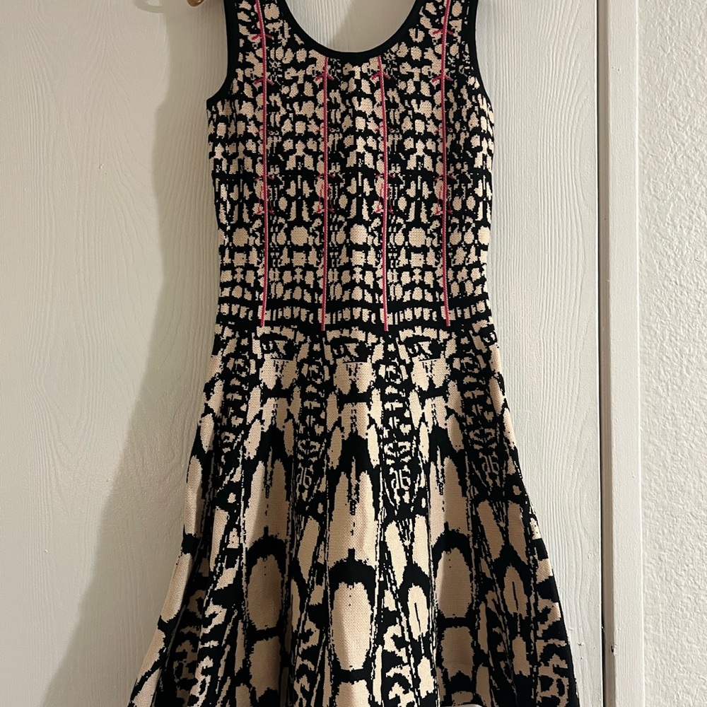 Black and Cream jacquard Patterned Sleeveless Dress